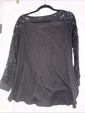 BloomChic Black Lace-Raglan Sweatshirt